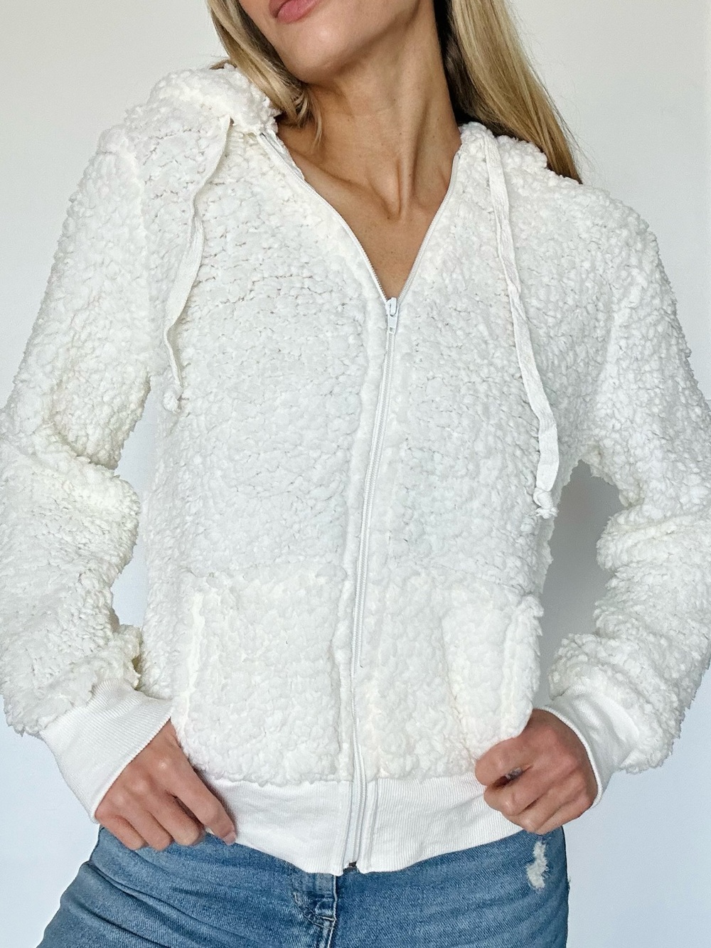 Cozy Zip-Up Sherpa Hoodie Jacket in White